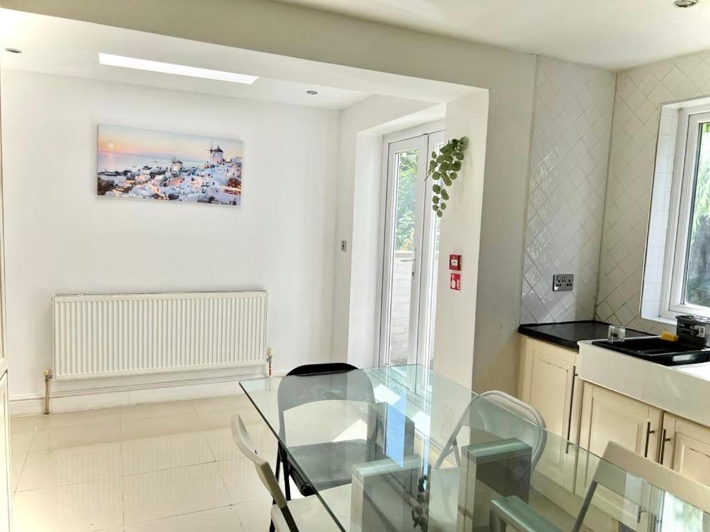 Canary Wharf Holiday Rooms Лондон Экстерьер фото
